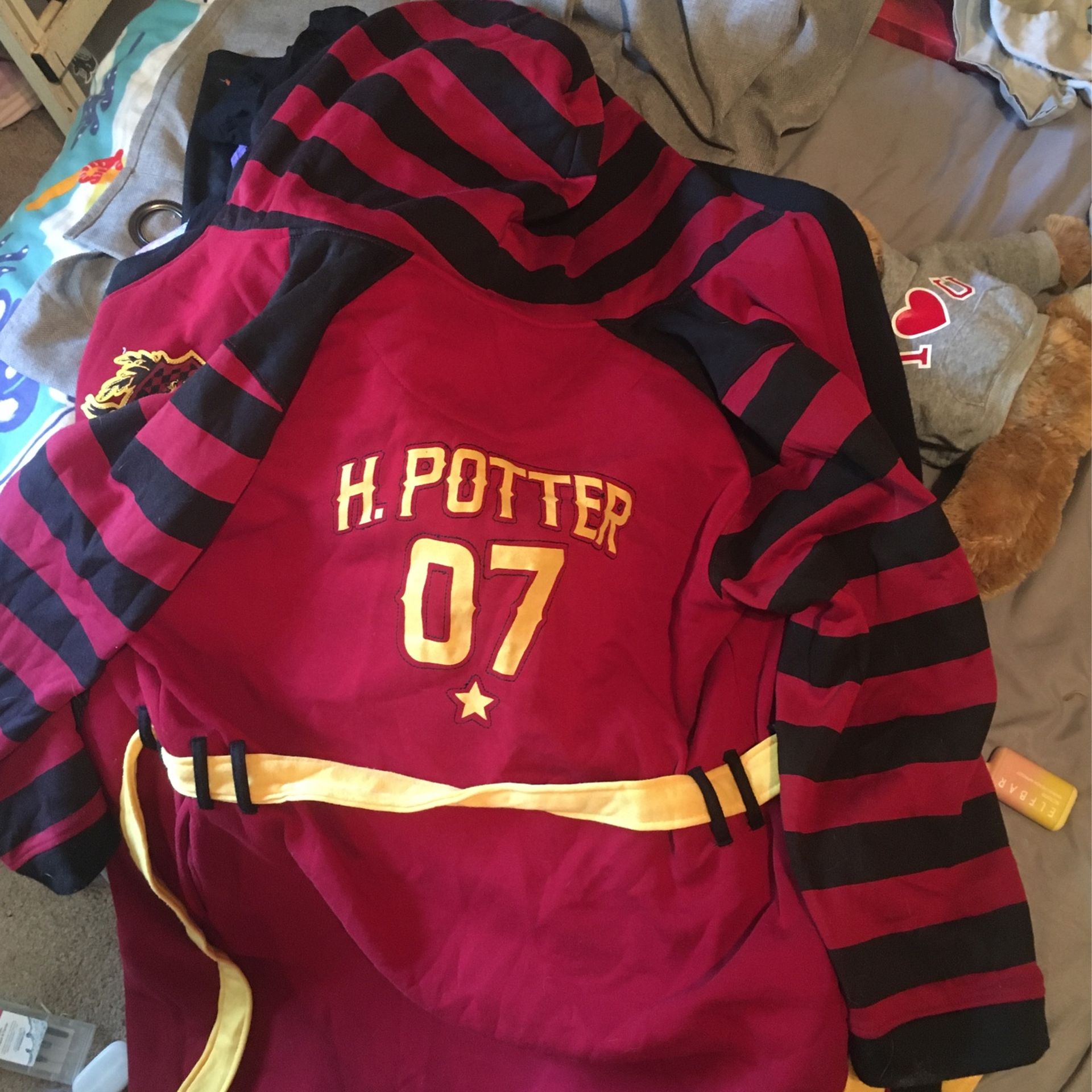 HARRY POTTER GRYFFINDOR ROBE!!