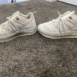 Burberry’s Women’s Size 10, Men’s Size 8.5