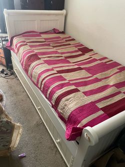 Twin size bed