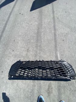 2025 Toyota Camry Middle Grill Oem 