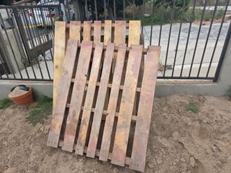 42 x 48 wooden pallets (3x)