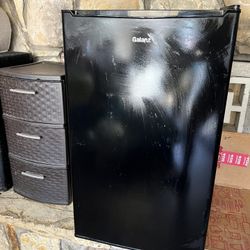 Mini fridge For Sale 