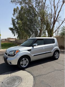 Kia Soul + wagon 2010