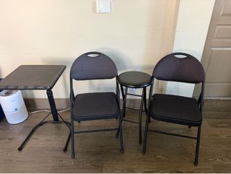Moving! Foldable chairs and table