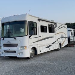 2008 Gulf Stream  Independence 8359