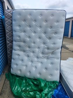 Queen size mattress set