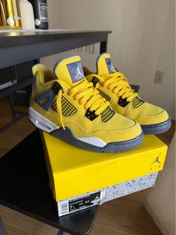 Retro Jordan 4 size 7Y