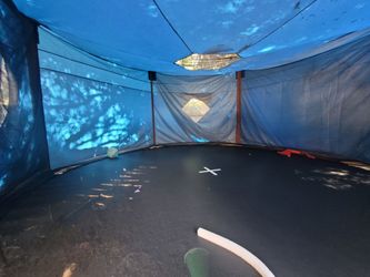 14 ft Trampoline, Safety Netting,  Tent Cover, Ladder, Anchors