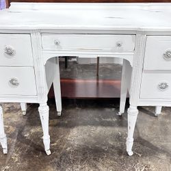 Vintage Beautiful Desk 38’ Wide 17 ‘ Deep 