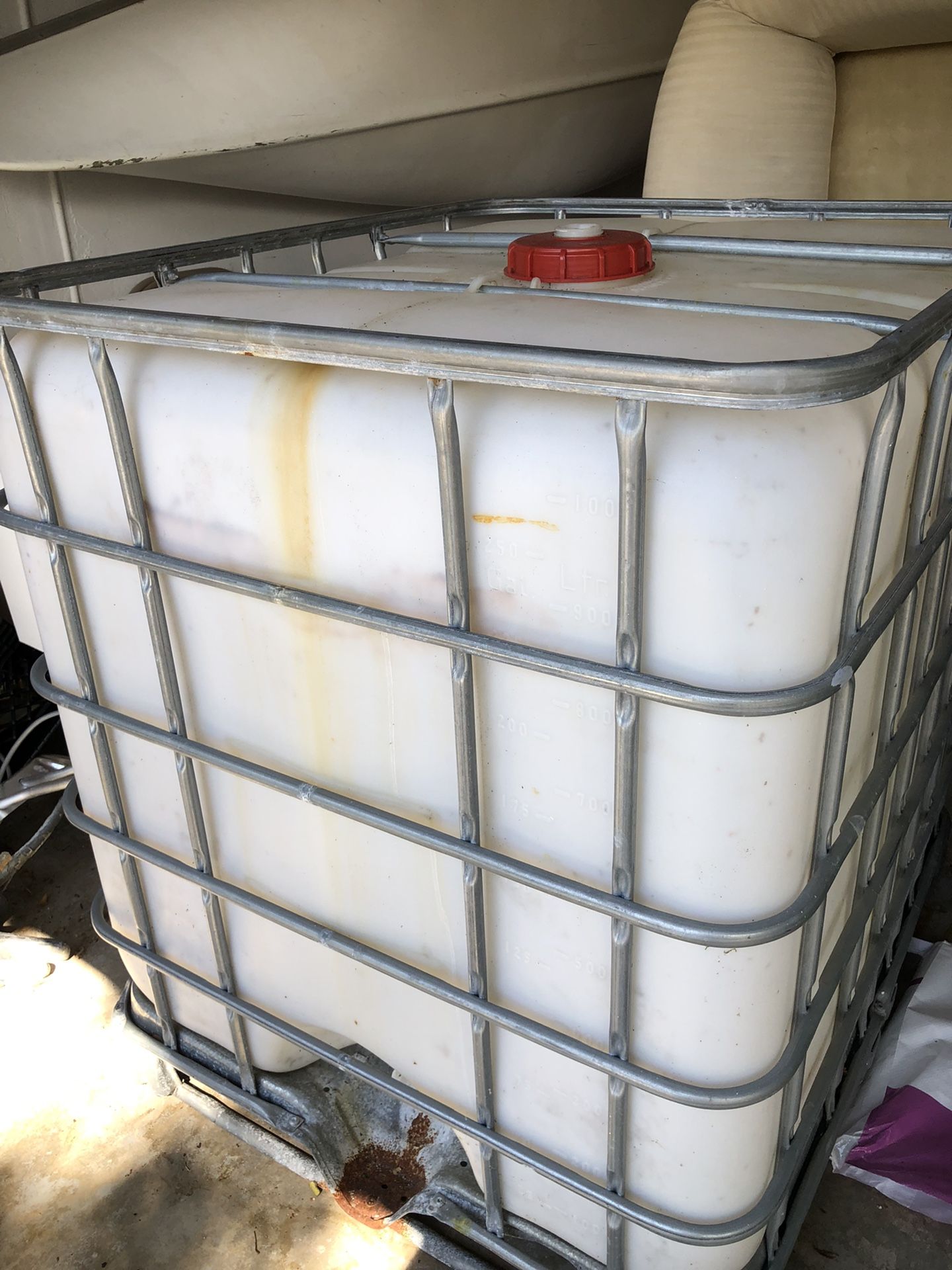 WATER TANK, 250 GALLONS