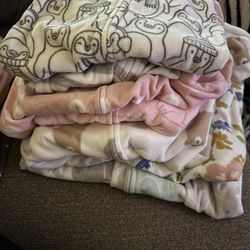 3/6 Month Gowns And Zip Footies 