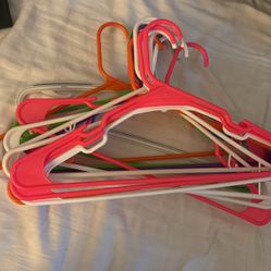 Plastic Hangers 100+ 