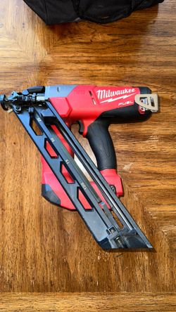 Milwaukee M18 FUEL 18-Volt Lithium-Ion Brushless Cordless Gen II 15-Gauge Angled Finish Nailer