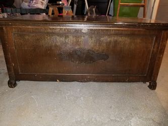 Antique chest with key from 1928