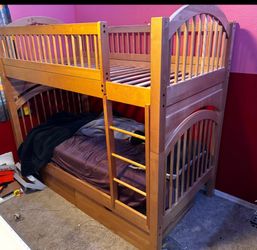 Twin bunk beds