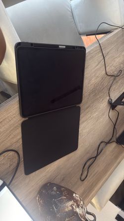 IPad Pro Mid Night color - cell service compatible