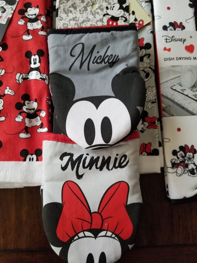 New Disney Mickey And Minnie Mouse Valentine's Day Gift Set