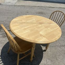 Mesa Con Dos Sillas $50