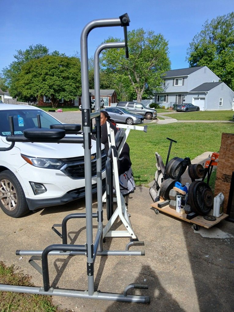 Weight Bench, Pull Up Machine