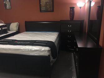 Brand new 4 piece bedroom set mattress not included