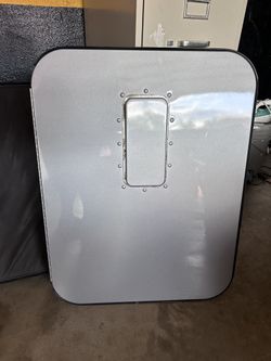 Kenworth T680 Emergency Door Driver Side