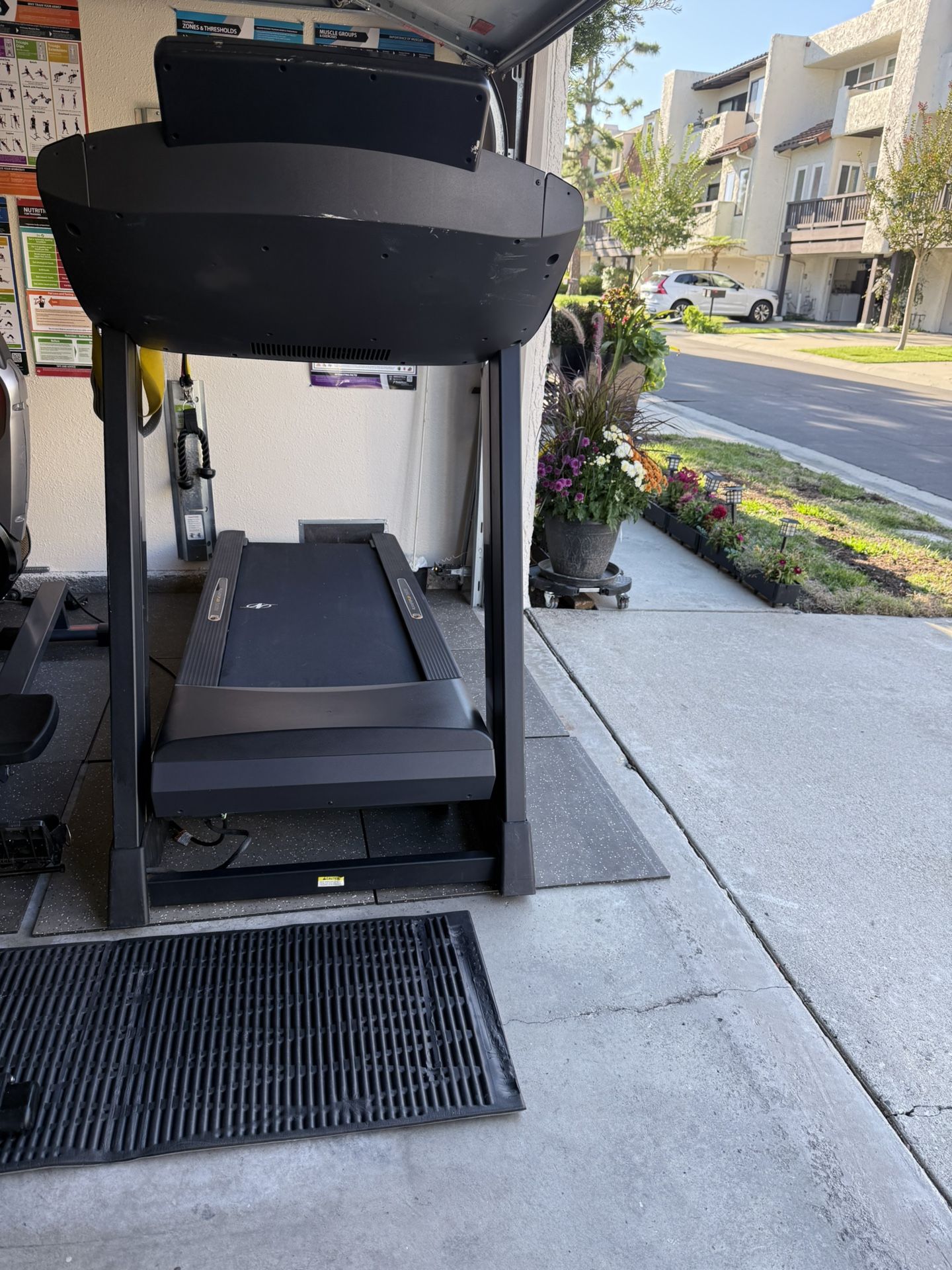 Treadmill Commercial 1750