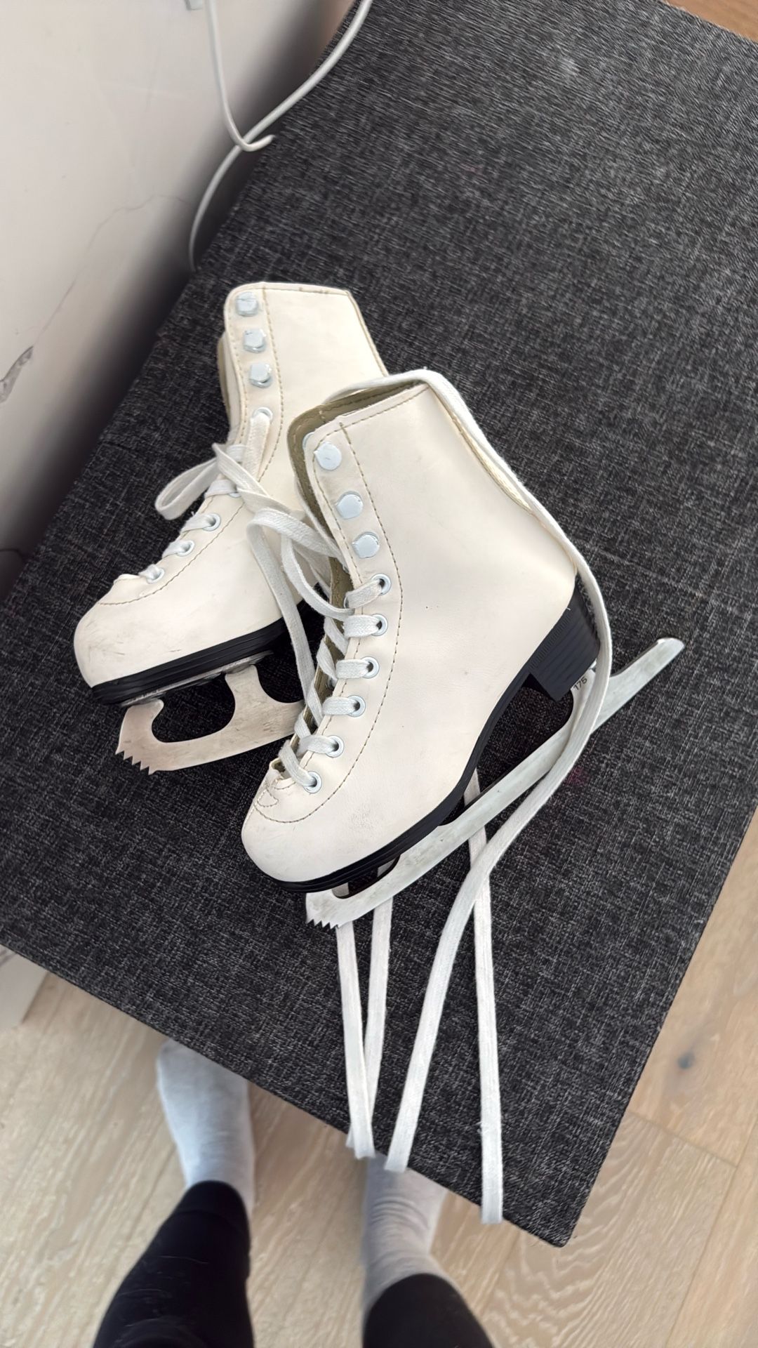 Skates