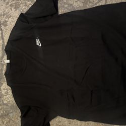 BLACK NIKE T SHIRT