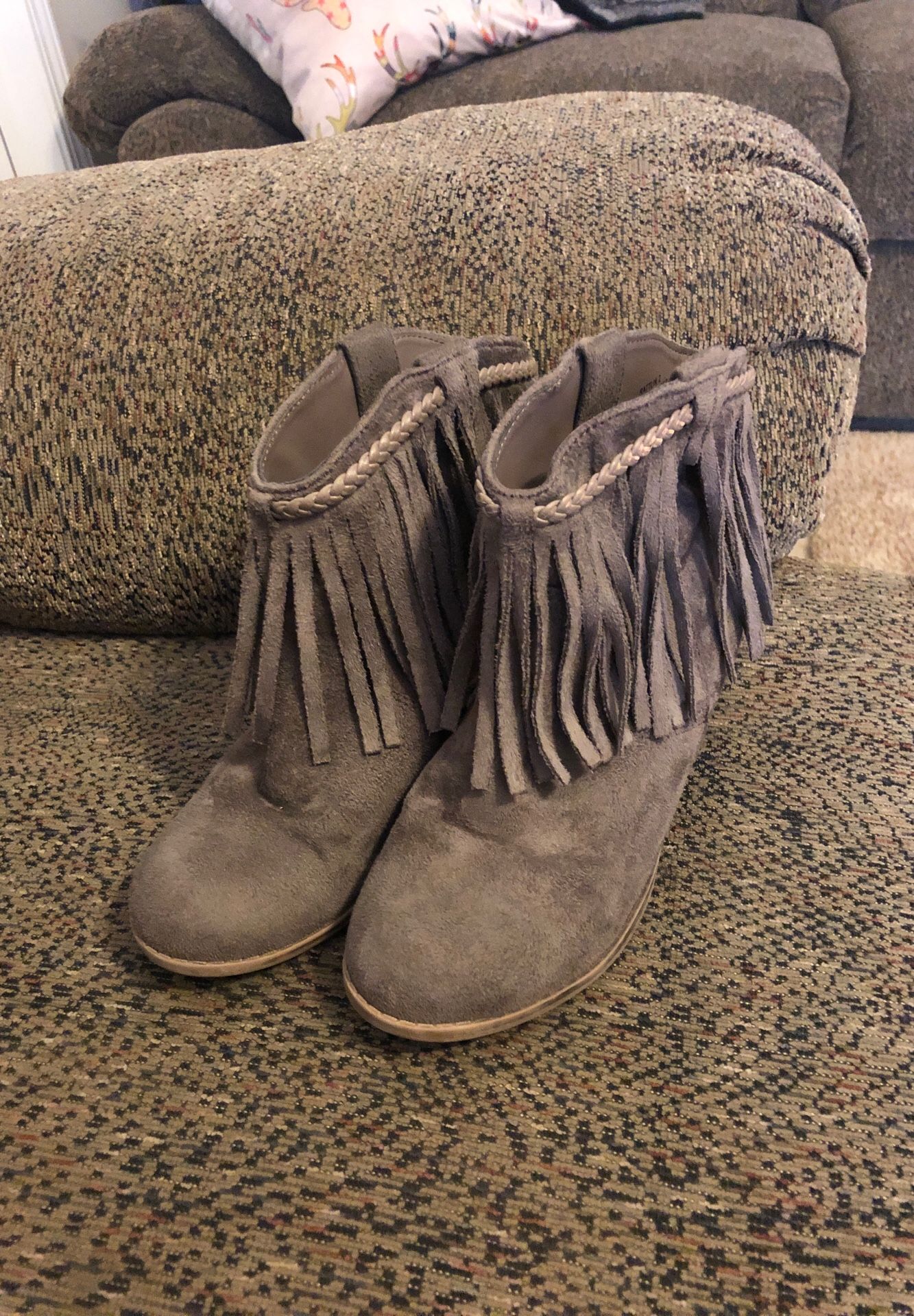 Girls fringe boot size 2