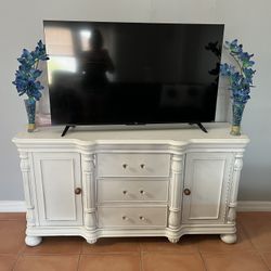 Bar Table/ TV Stand