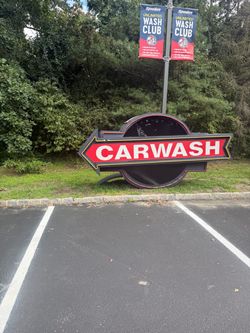 Giant Lacey carwash neon sign