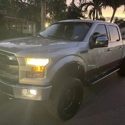 2017 FORD F-150 LARIAT