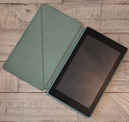 Amazon Fire 7 Tablet (9th Gen) - 32GB Sage Green with Case & Screen Protector