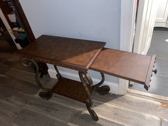 Cute Solid Entry table with extendable table