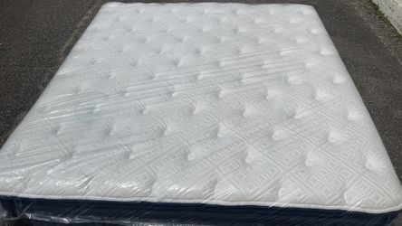 Stearns & Foster Estate Pillow Top King Mattress 