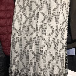 MICHAEL KORS Scarf.  New 