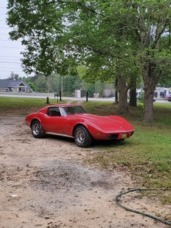 1976 Classic Red Chevrolet Corvette C3 ( manual transmission)