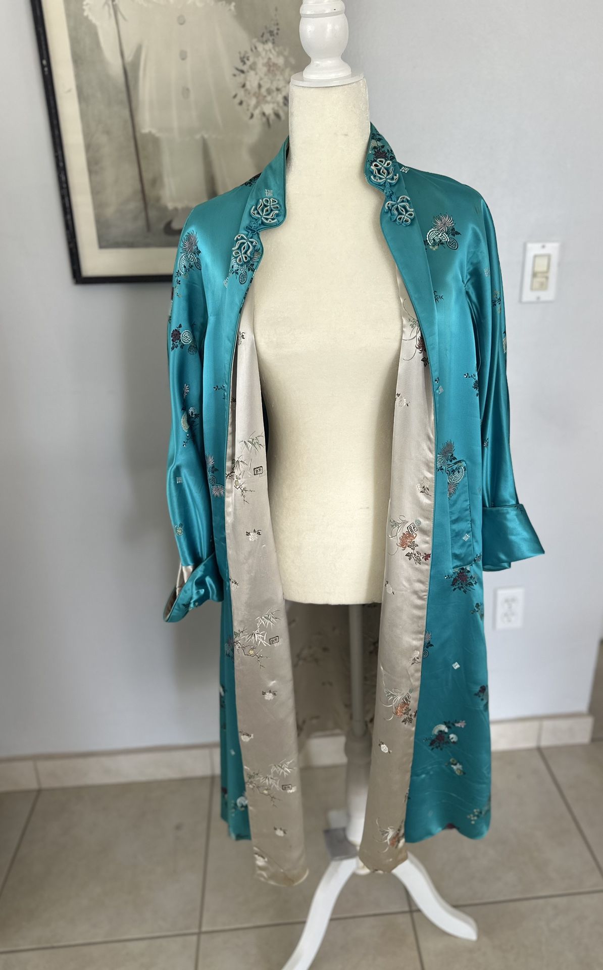Elegant Reversible Embroidered Chinese Kimono/Coat