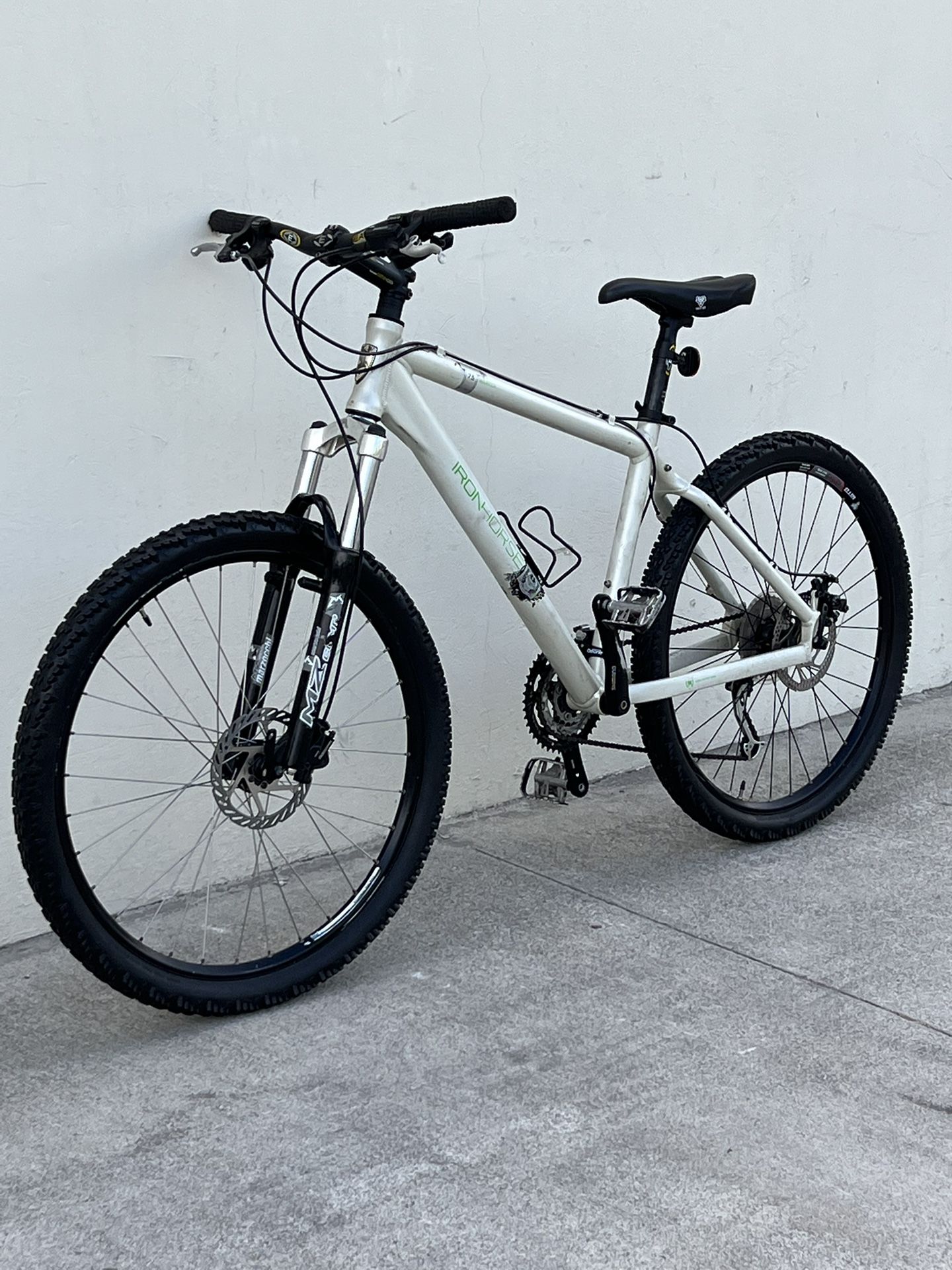 IRON Horse Warrior 7.5 Mountain Bike