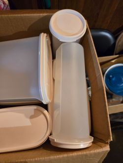 Tupperware set
