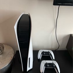 PS5 Disc Console Bundle – 2 Controllers – Excellent Condition