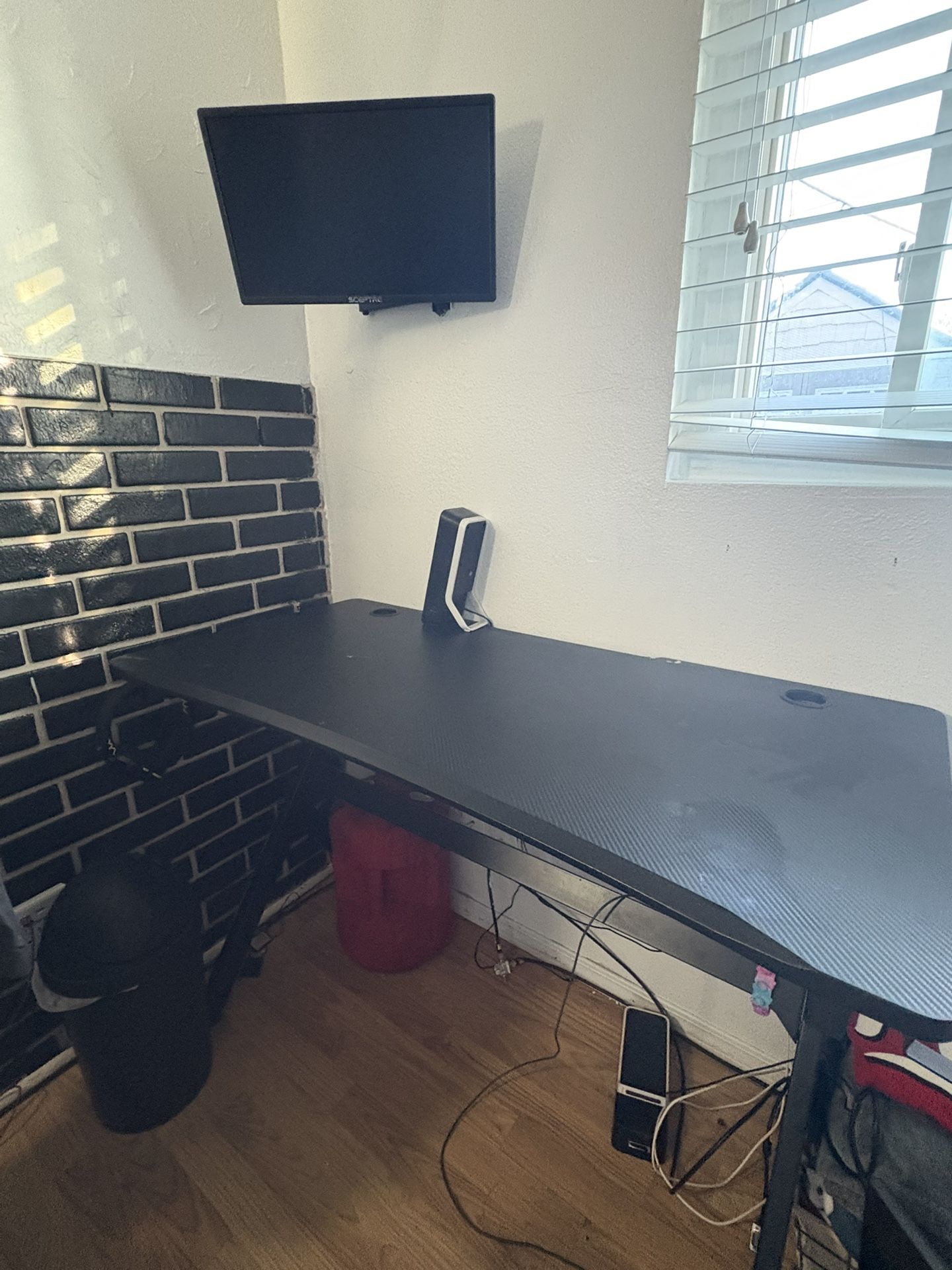 gaming desk pick up asap
