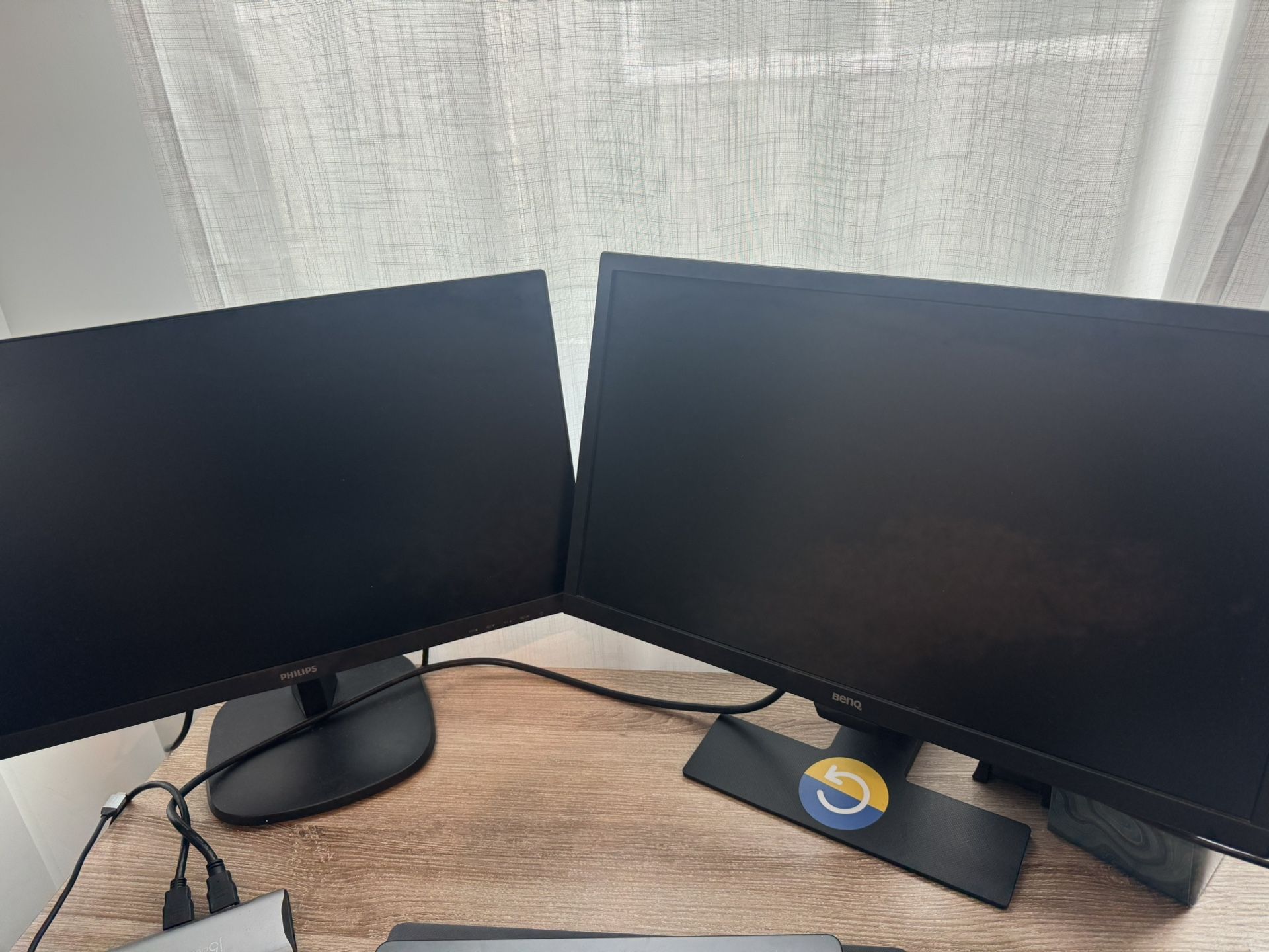 2 Monitors