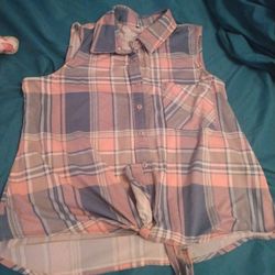 Plaid sleeveless shirt with tie