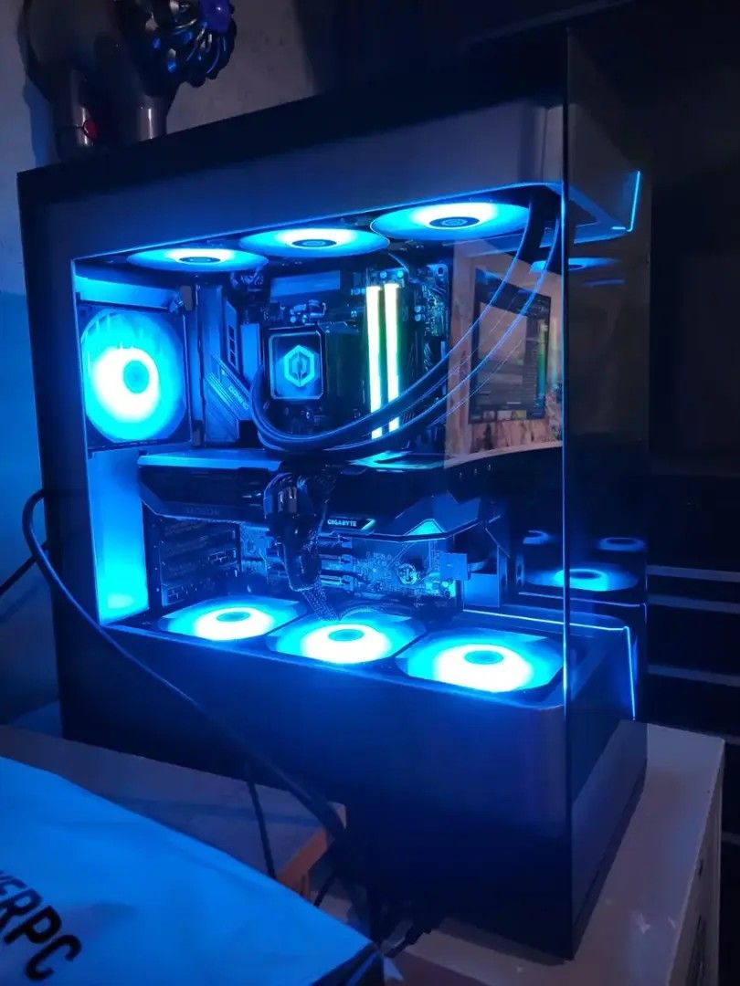 CyberPowerPC - Gamer Supreme Gaming Desktop - AMD Ryzen 7 7800X3D - 32GB Memory - AMD Radeon RX 9070 XT 16GB - 2TB PCIe 4.0 SSD - Black