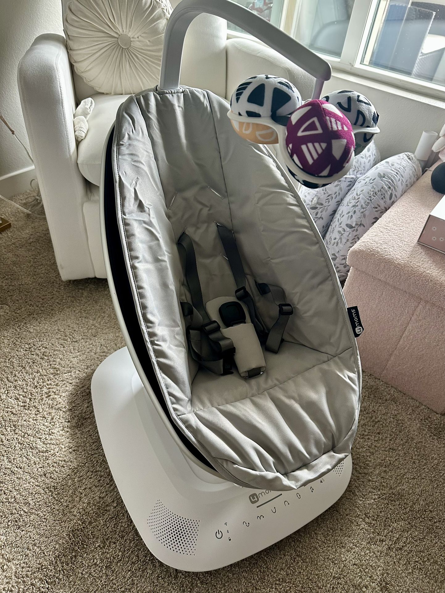 Brand New 4moms MamaRoo Multi-Motion Baby Swing, Bluetooth Enabled with 5 Unique Motions, Grey