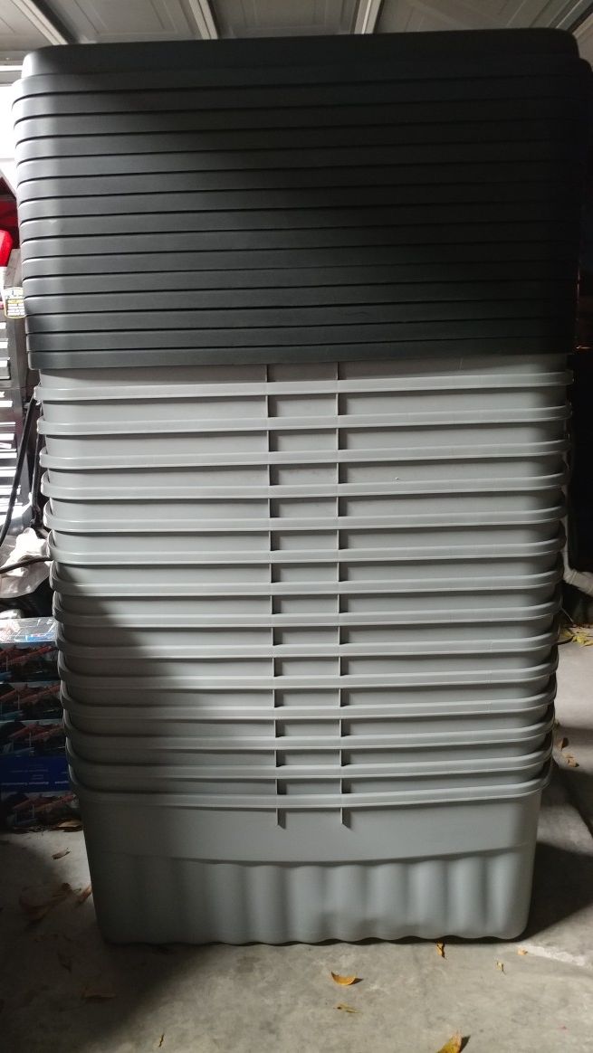 New! Rubbermaid Roughneck 54 Gallon storage bins