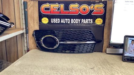 13 17 Audi Q5 LH Front Bumper Fog light Cover Grille OEM.