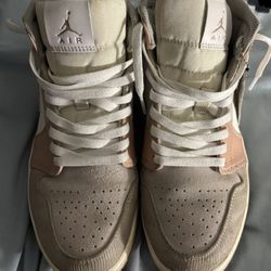 Jordan 1 Mid