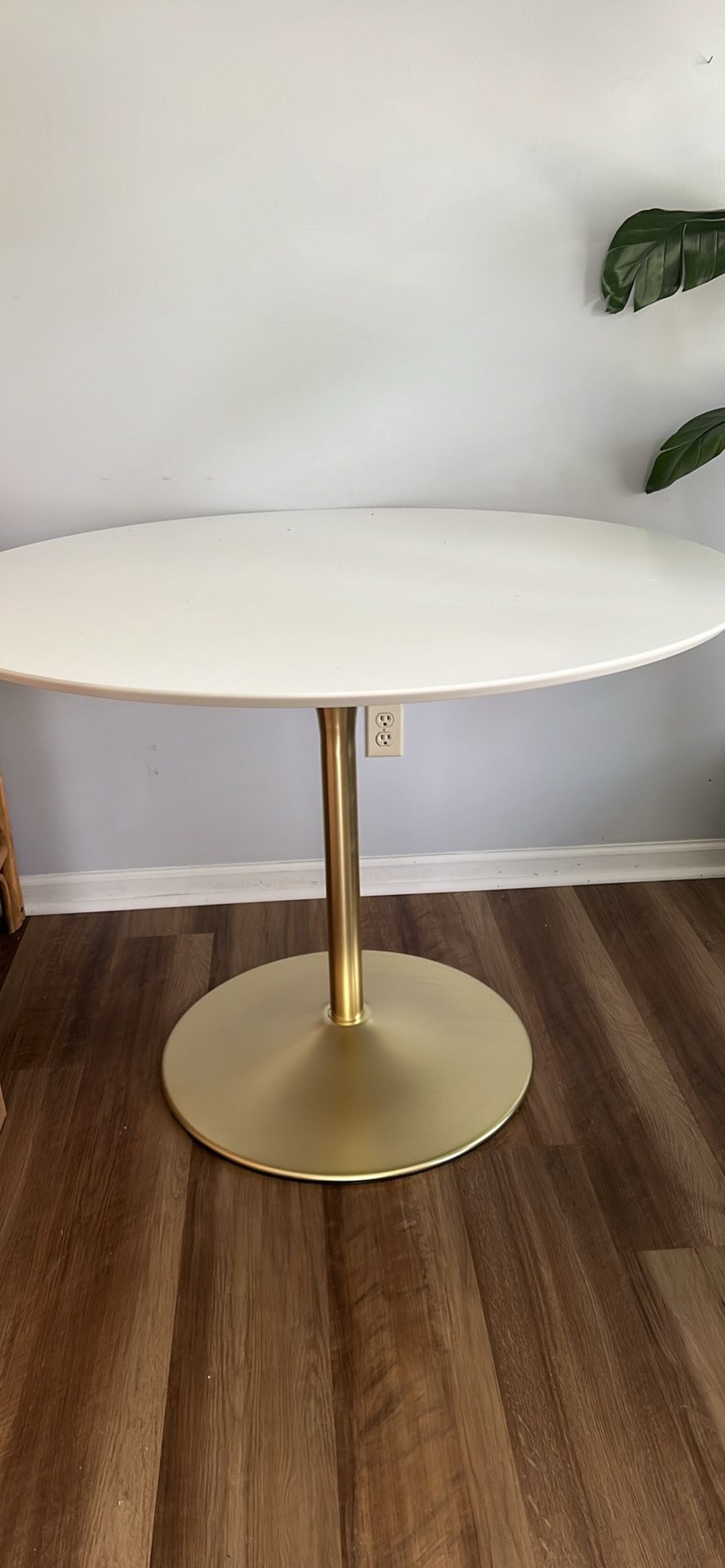 Tulip Dining Table (4 People) 